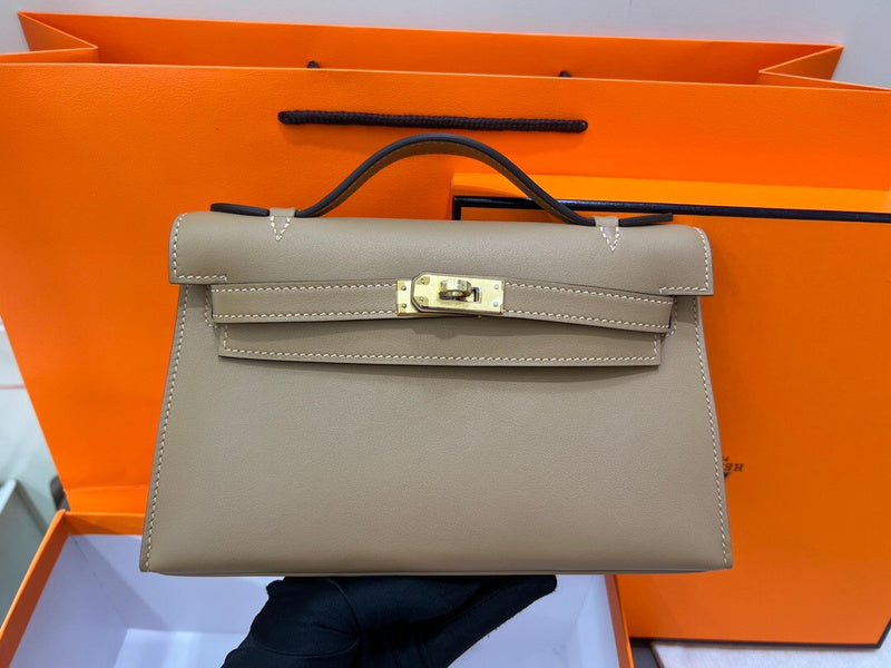 Streamlined bag women's premium everyday handbag