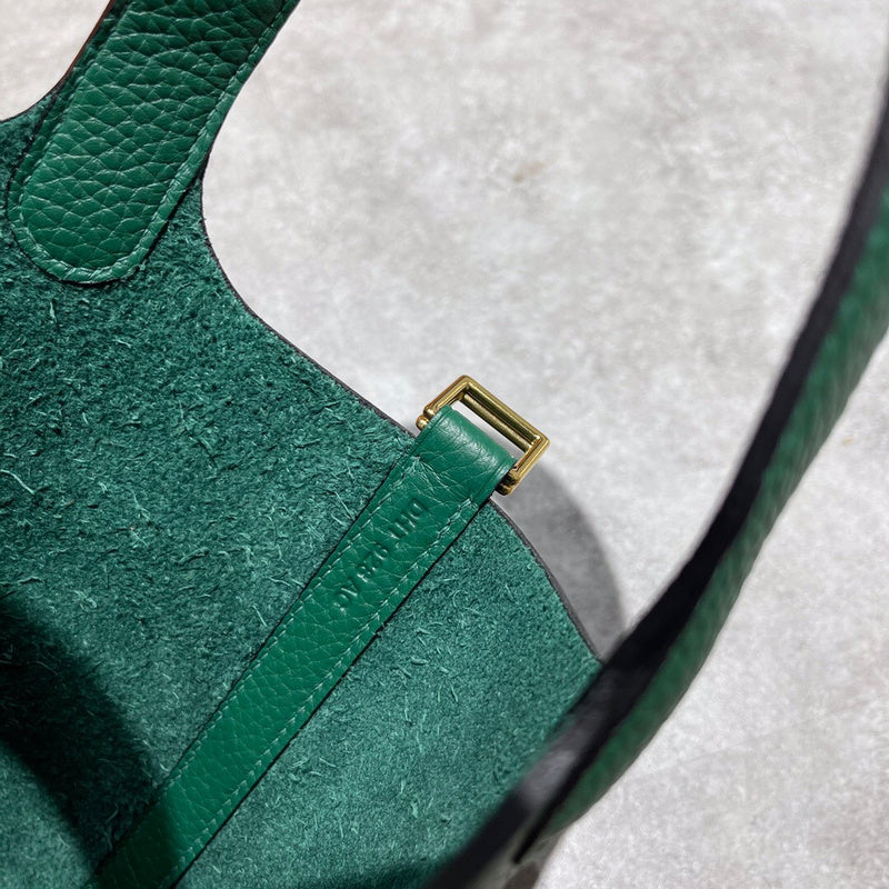 Interior view of streamlined premium bag