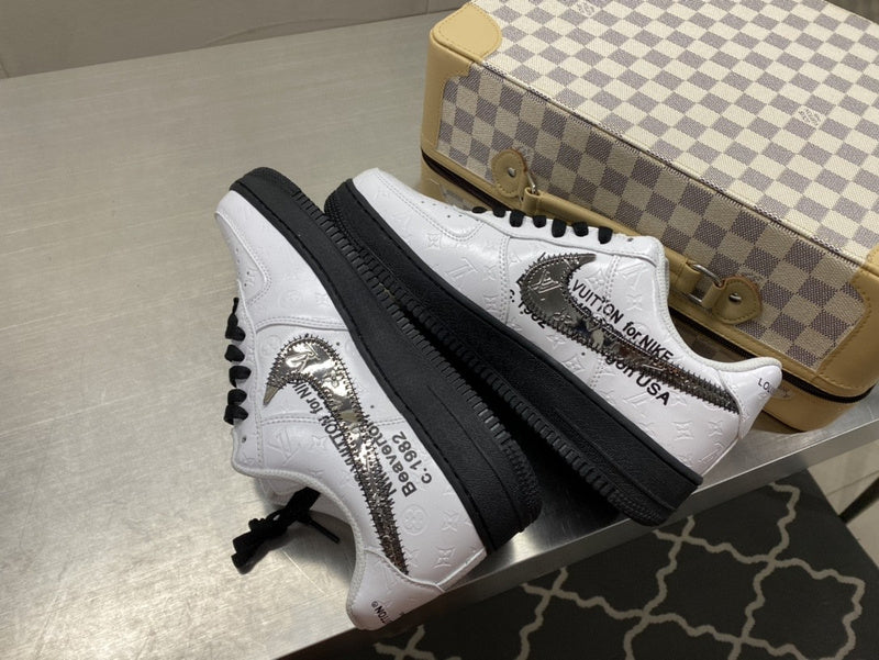 Nike all-black luxury sneakers view 5 retro runner design