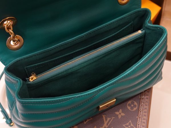 Handle and strap detail of everyday-luxe classic women's handbag – women's statement bag