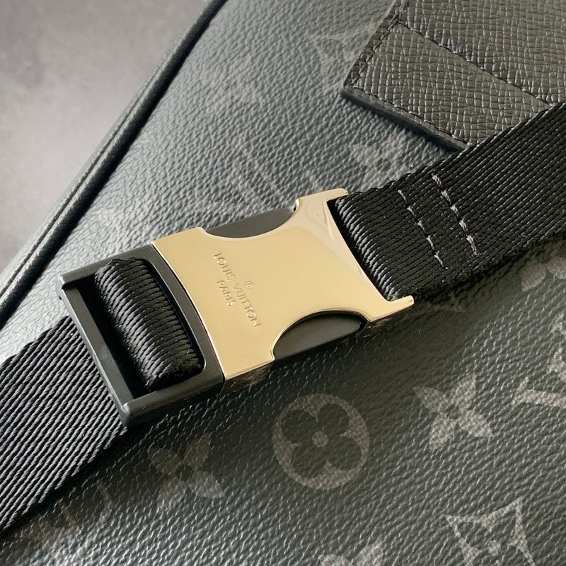 Handle and strap detail of premium classic women's handbag – women's everyday handbag