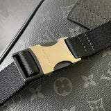 Handle and strap detail of premium classic women's handbag – women's everyday handbag