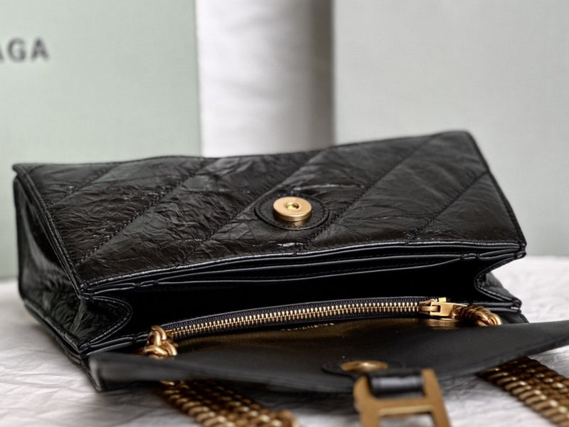 Zivas Charm Elevated Essentials Statement Handbag (Versatile Style Statement) – Detail View