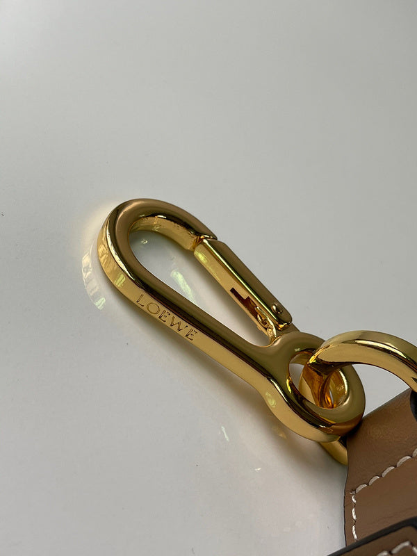 Ziva's Charm handbag – detail view (24cm*16.5cm*10.5cm)