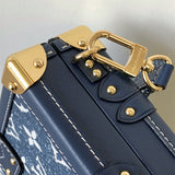  Everyday shoulder bag front view 7