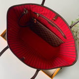 Handle and strap detail of classic polished women's handbag – women's everyday handbag