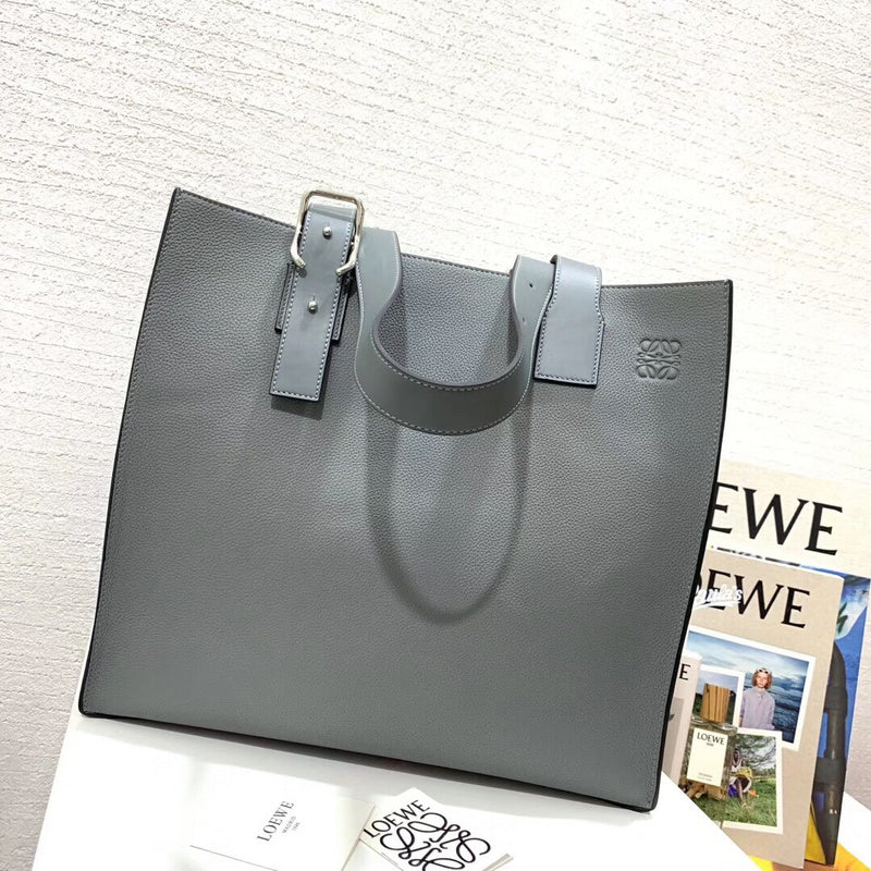Ziva's Charm handbag – close-up view (33cm*37cm*17cm)