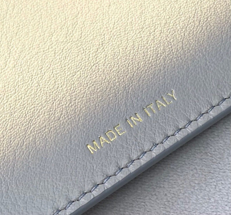 Ziva's Charm handbag – detail view (Standard Size)