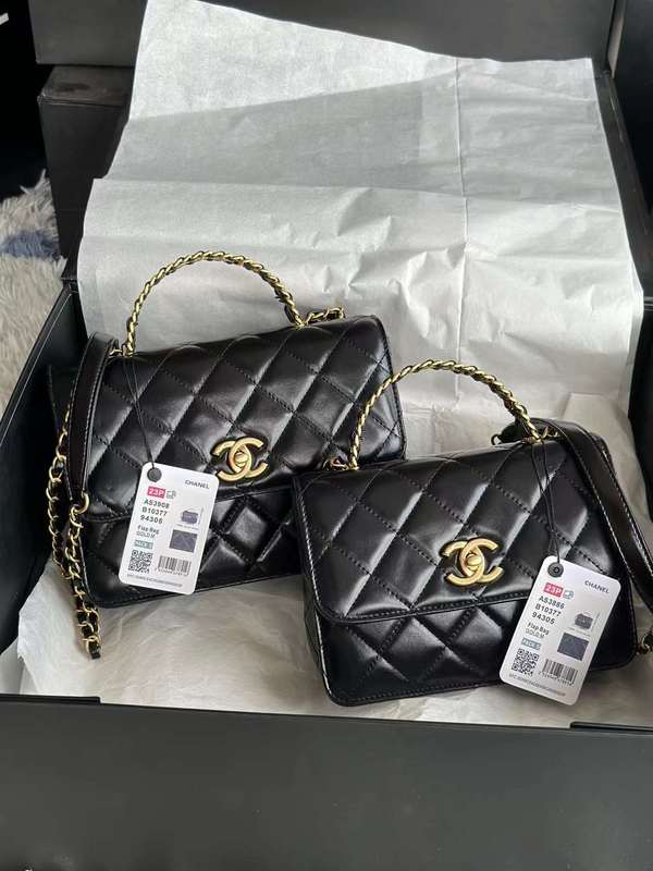 Zivas Charm Chic Craftsmanship Luxury Handbag (Elevated Accessory Essential) – Close-Up Detail