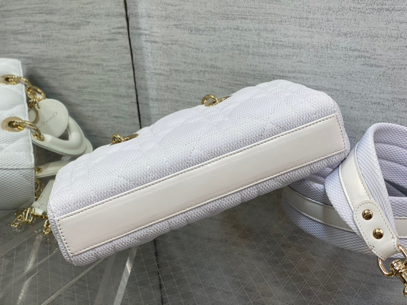 Handle and strap detail of premium chic women's handbag – women's statement bag