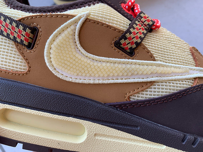 Nike Men's & Women's Designer Low-Top Shoes — Style 197 front view