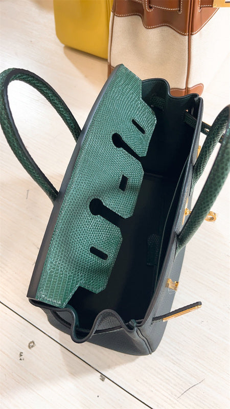  sleek carryall bag styled with outfit