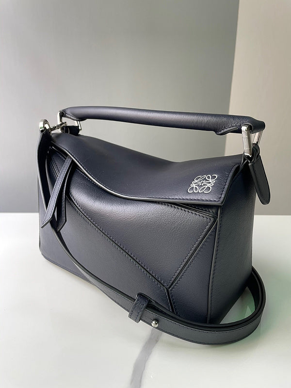 Ziva's Charm handbag – detail view (24cm*16.5cm*10.5cm)