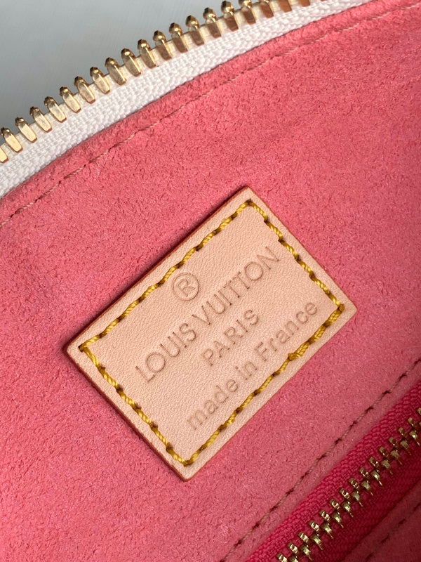 Styled lifestyle shot of classic everyday-luxe women's handbag – women's everyday handbag