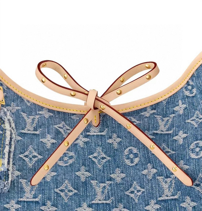  Smart top-handle bag carried on shoulder 16