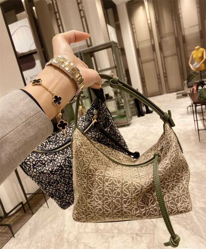 Ziva's Charm handbag – front view (21cm*17cm*12.5cm)