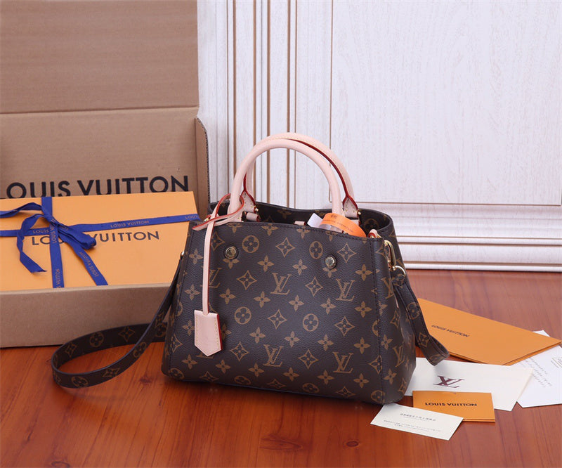  shopper bag interior and compartment view