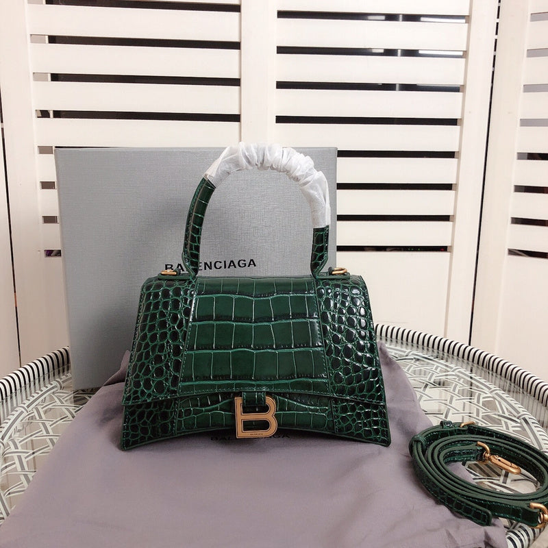 Close-up detail of signature everyday-luxe women's handbag – women's premium purse