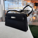  shoulder bag interior and compartment view 9