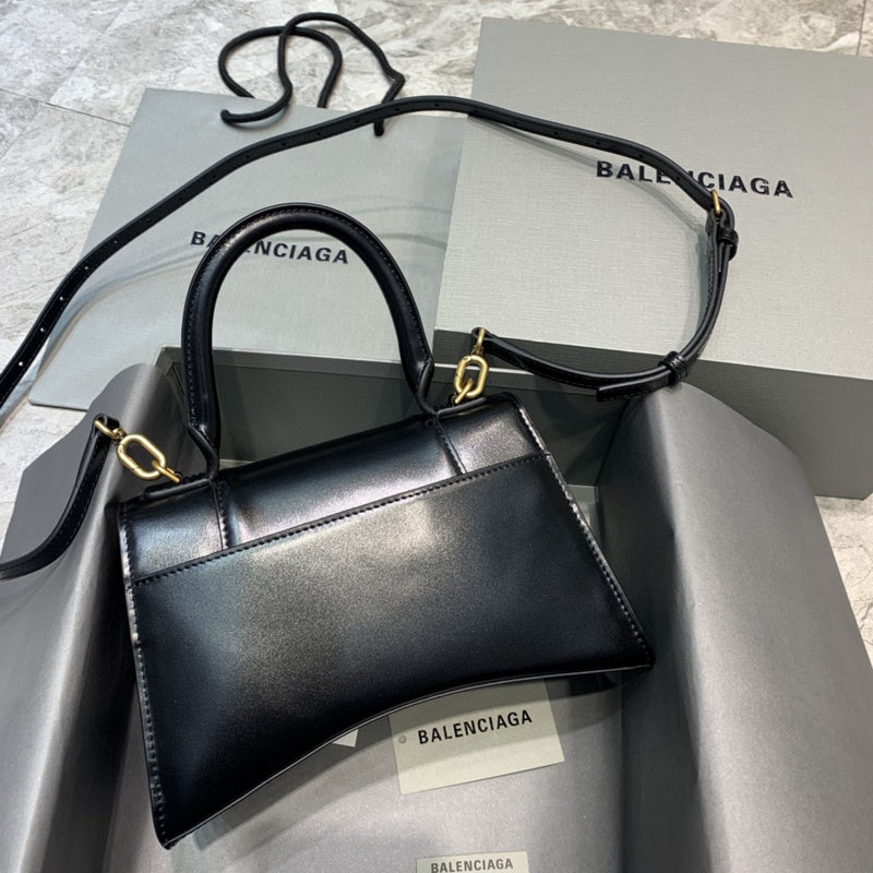 Sleek Premium PU Leather Handbag - Versatile Everyday Design | Women's Premium Handbag #679 - close-up detail shot (image 3) of designer-inspired handbag