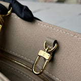  Signature shoulder bag front view 7