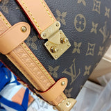  Smart top-handle bag front view 7