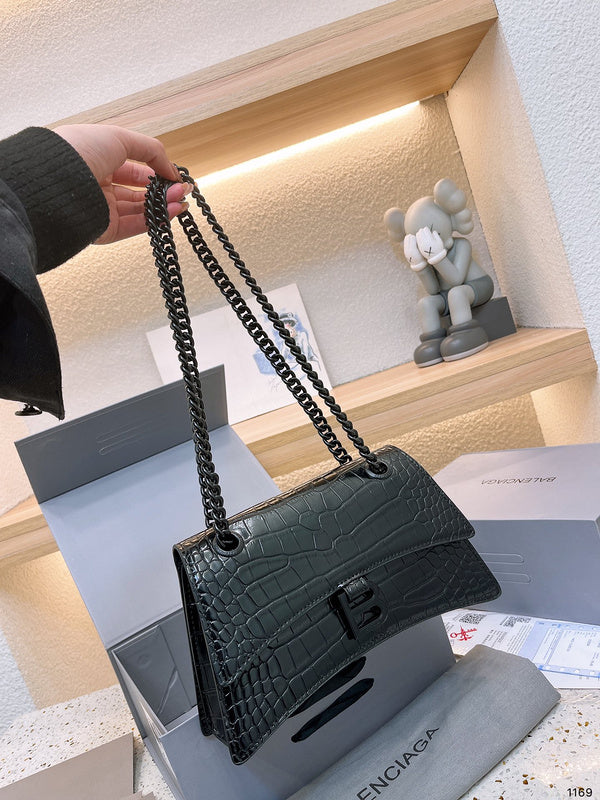 Ziva's Charm handbag – interior view (one versatile size)