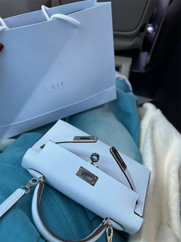  elegant carryall bag detail view showing craftsmanship