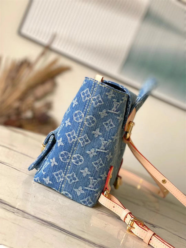  Modern shopper bag carried on shoulder