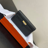  Streamlined carryall bag carried on shoulder