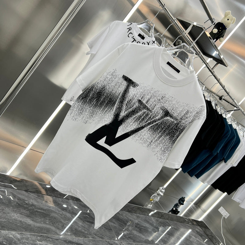 Side profile of Louis Vuitton cotton t-shirt with relaxed-fit cut