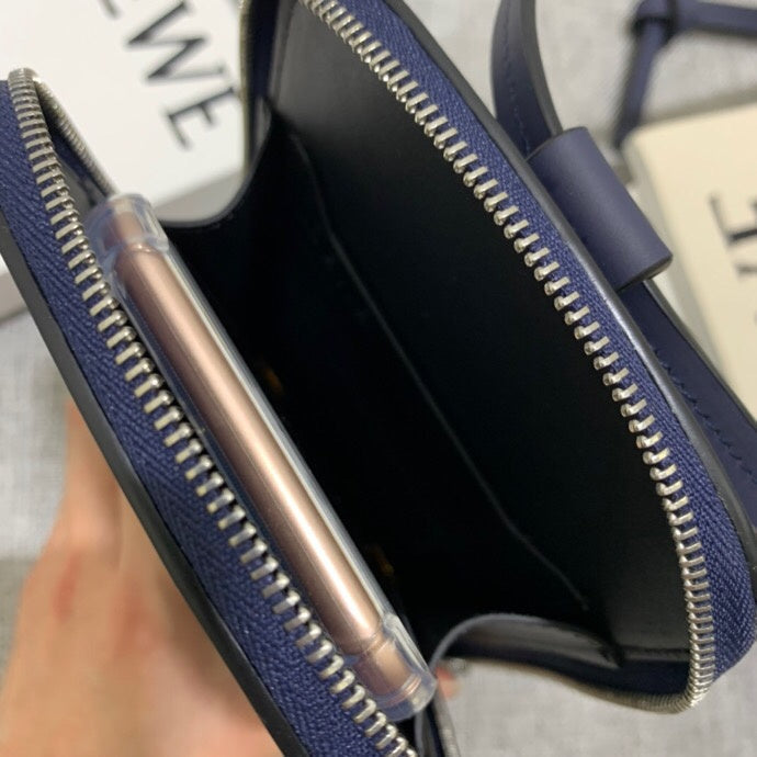 Ziva's Charm handbag – detail view (Standard Size)