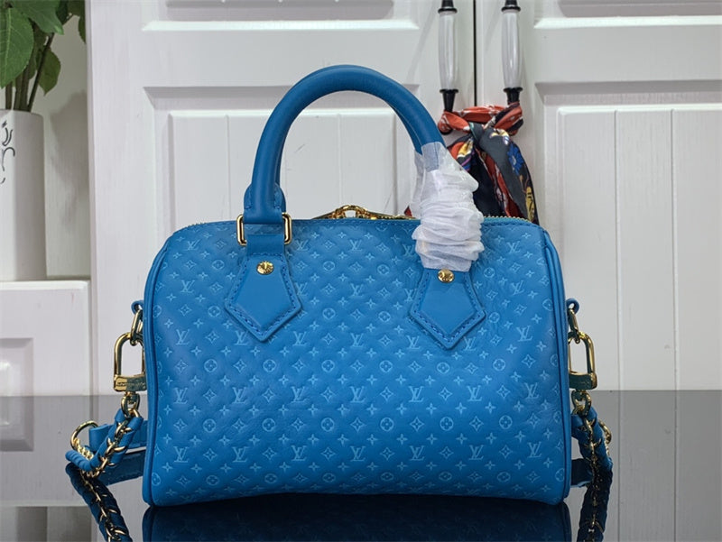  Curated carryall bag front view 19
