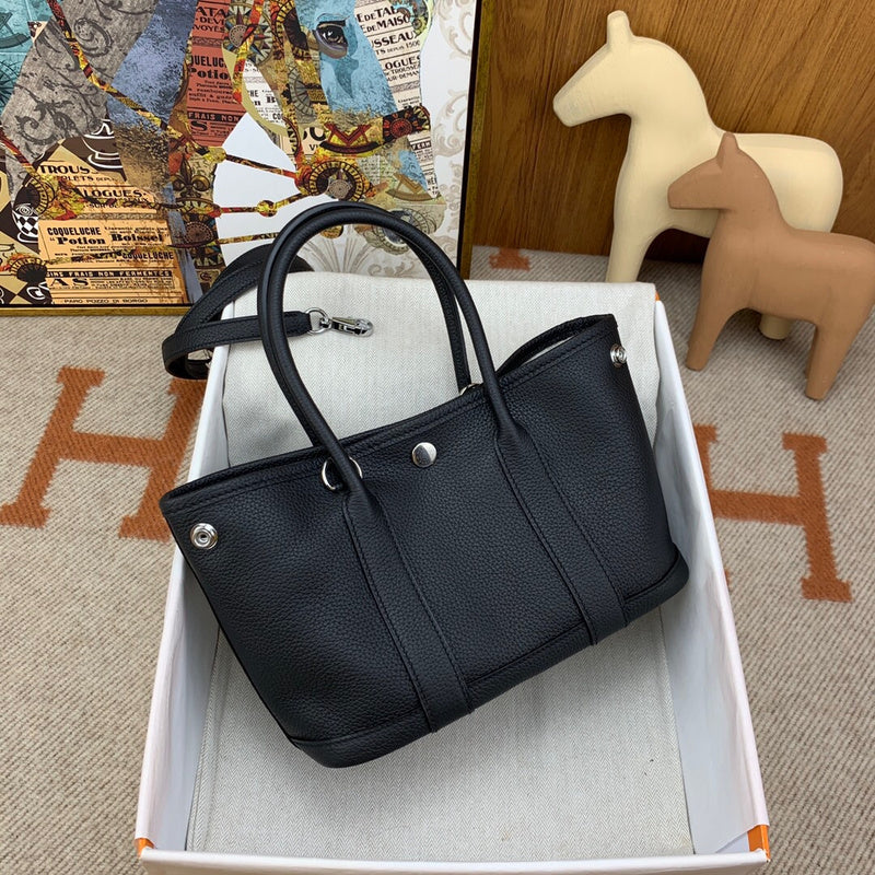 Side view of fluid structured handbag