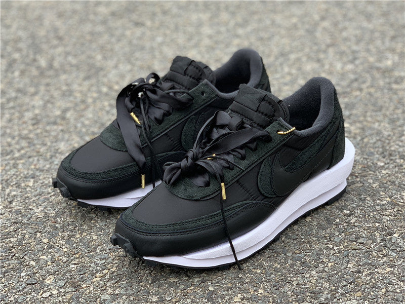 Nike Men's & Women's Premium Low-Top Trainers — Style 025 interior view
