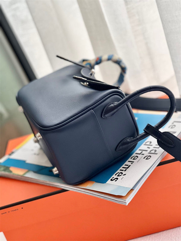  Curated shoulder bag carried on shoulder 10