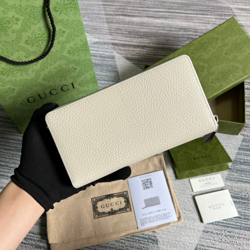 Side profile of everyday-luxe elevated women's handbag – women's designer-style accessory