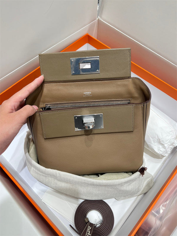 Structured handbag styled for everyday wear