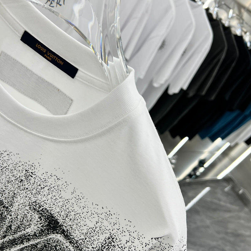 Full styled look of Louis Vuitton cotton t-shirt with relaxed-fit cut