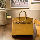  Modern crossbody bag front view