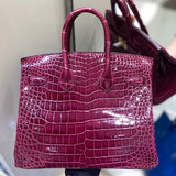 Effortless handbag styled for everyday wear