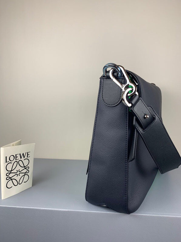 Ziva's Charm handbag – close-up view (27cm*25cm*9cm)