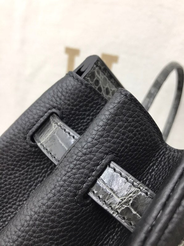  structured bag interior and compartment view 111