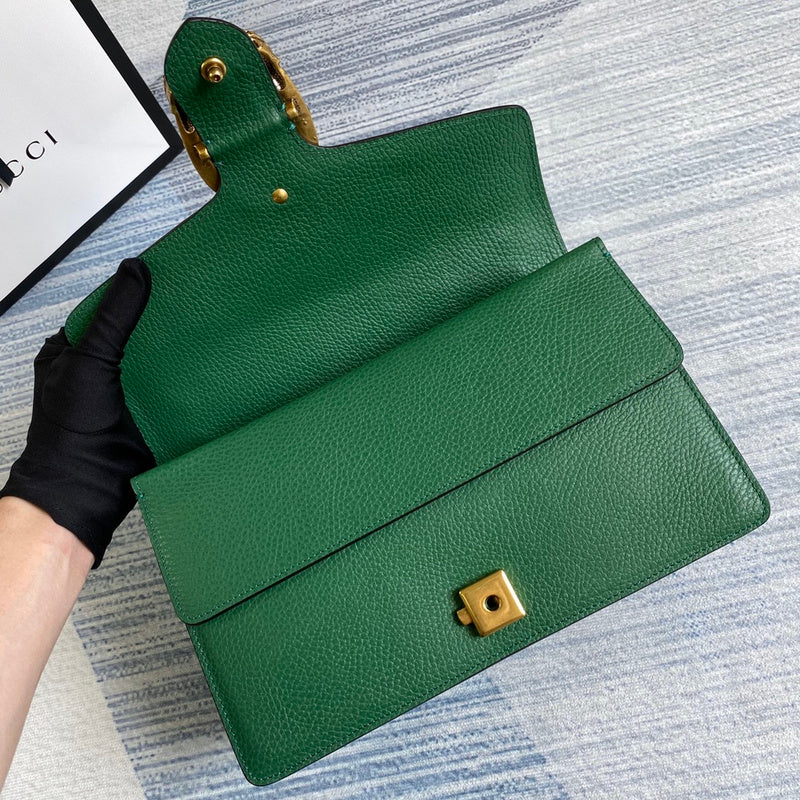 Close-up detail of structured everyday-luxe women's handbag – women's designer-style accessory