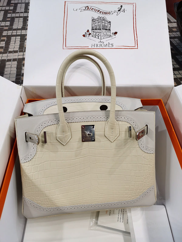 Interior view of understated premium bag