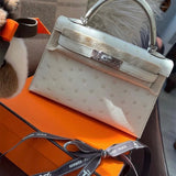  tote bag close-up of hardware and finish