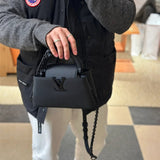  Versatile shoulder bag carried on shoulder 22