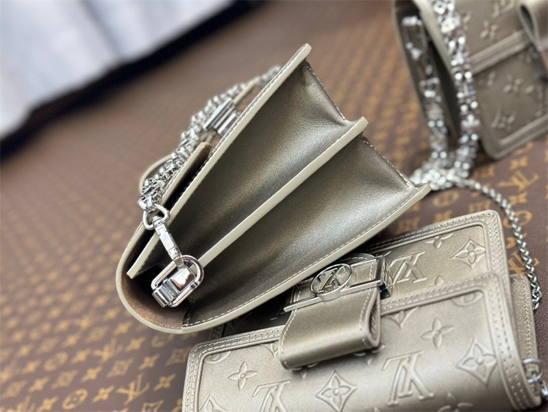  shoulder bag interior and compartment view