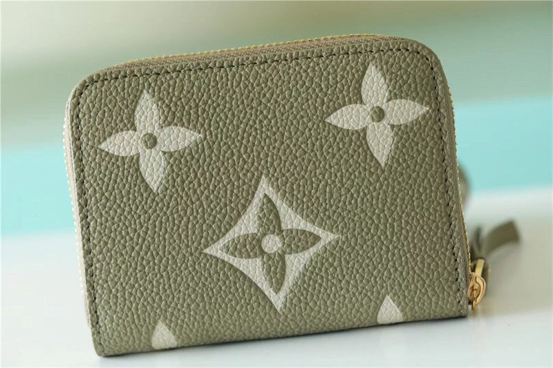  crossbody bag interior and compartment view