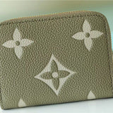  crossbody bag interior and compartment view